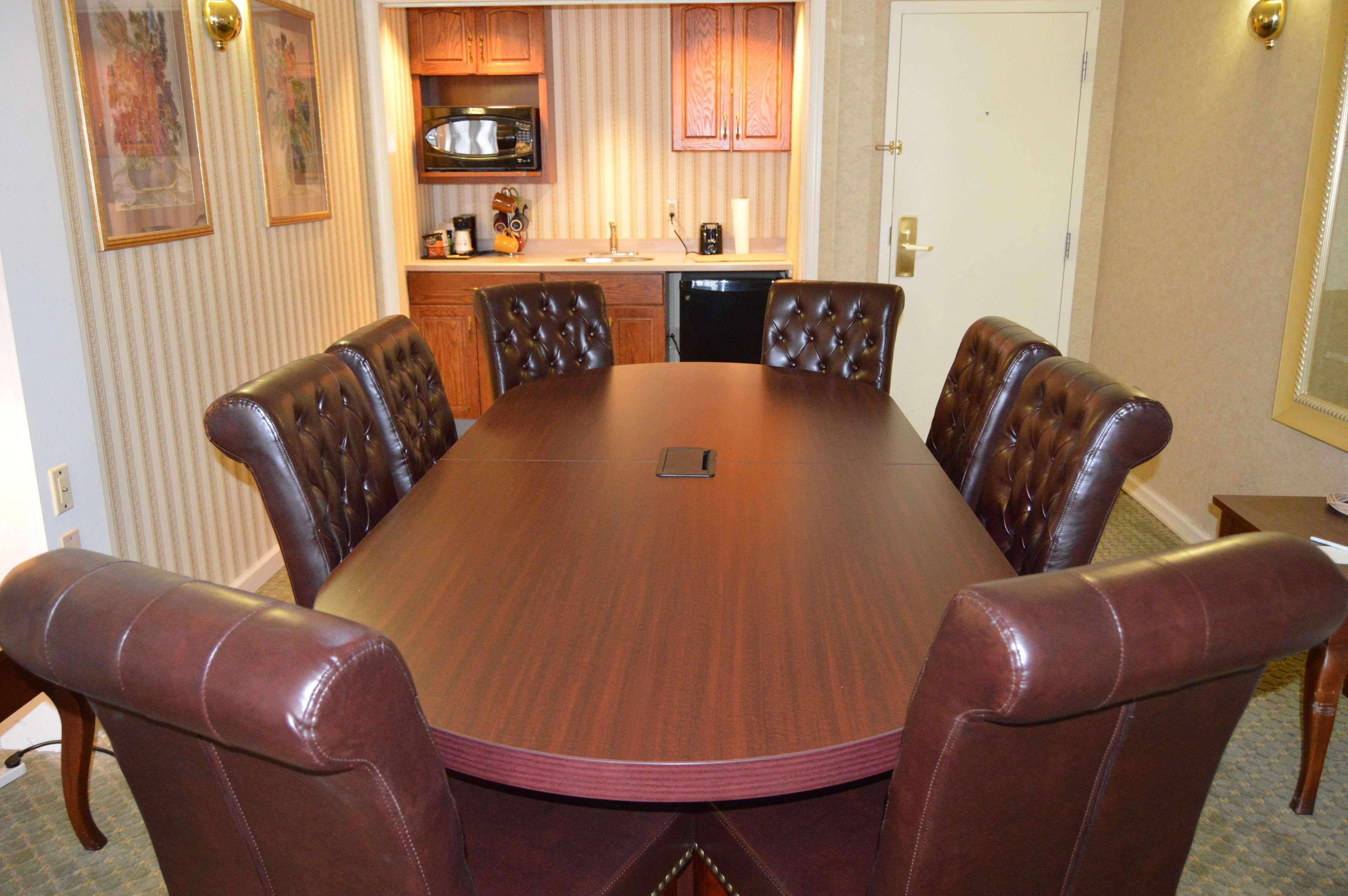 Western Barre Center Hotel 3*